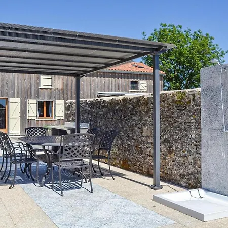 Σπίτι διακοπών Stunning In Poitou Charentes With Jacuzzi, Wifi And Outdoor Swimming Pool Viennay