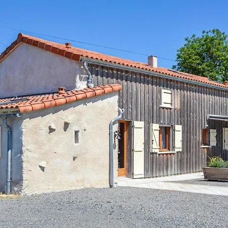 Σπίτι διακοπών Stunning In Poitou Charentes With Jacuzzi, Wifi And Outdoor Swimming Pool