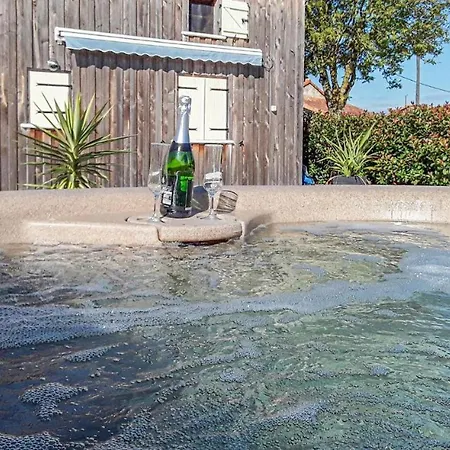 Stunning In Poitou Charentes With Jacuzzi, Wifi And Outdoor Swimming Pool * Viennay