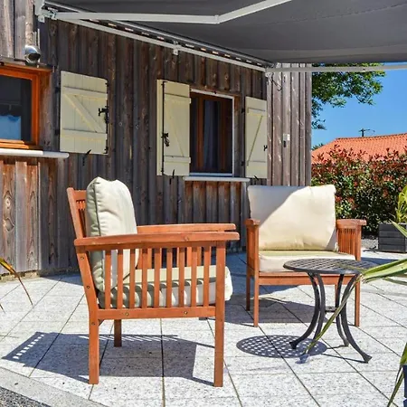 Hébergement de vacances Stunning In Poitou Charentes With Jacuzzi, Wifi And Outdoor Swimming Pool