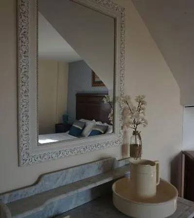 Hébergement de vacances Stunning In Poitou Charentes With Jacuzzi, Wifi And Outdoor Swimming Pool *
