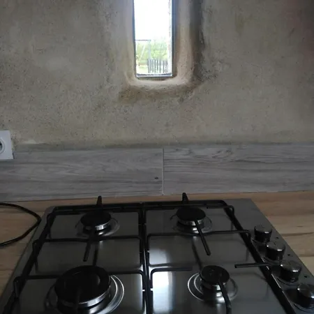 Stunning In Poitou Charentes With Jacuzzi, Wifi And Outdoor Swimming Pool Hébergement de vacances *